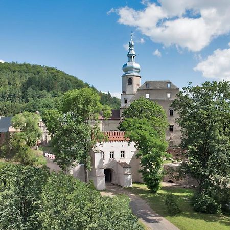 Zamek Sarny - Schloss Scharfeneck โควอตสโก ภายนอก รูปภาพ
