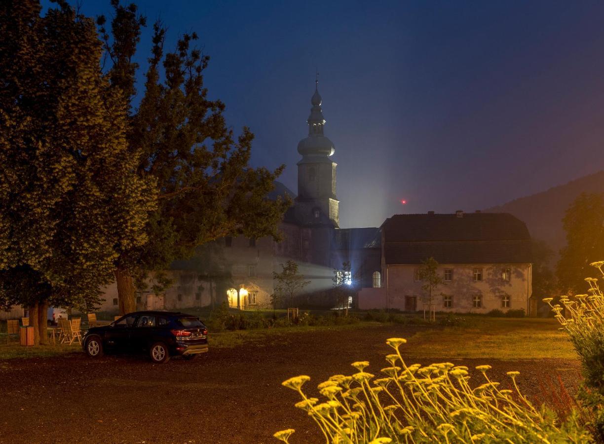 Zamek Sarny - Schloss Scharfeneck โควอตสโก ภายนอก รูปภาพ