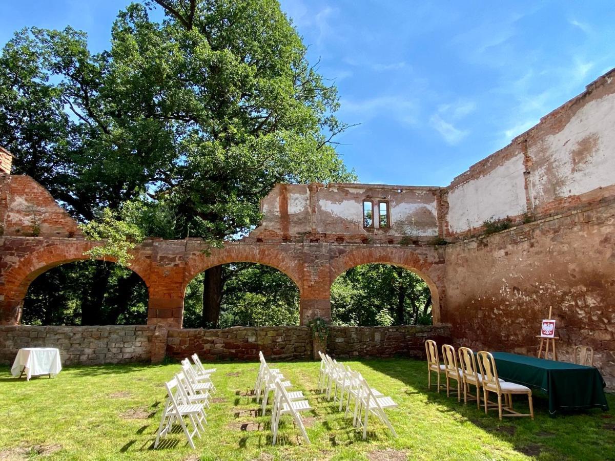 Zamek Sarny - Schloss Scharfeneck โควอตสโก ภายนอก รูปภาพ