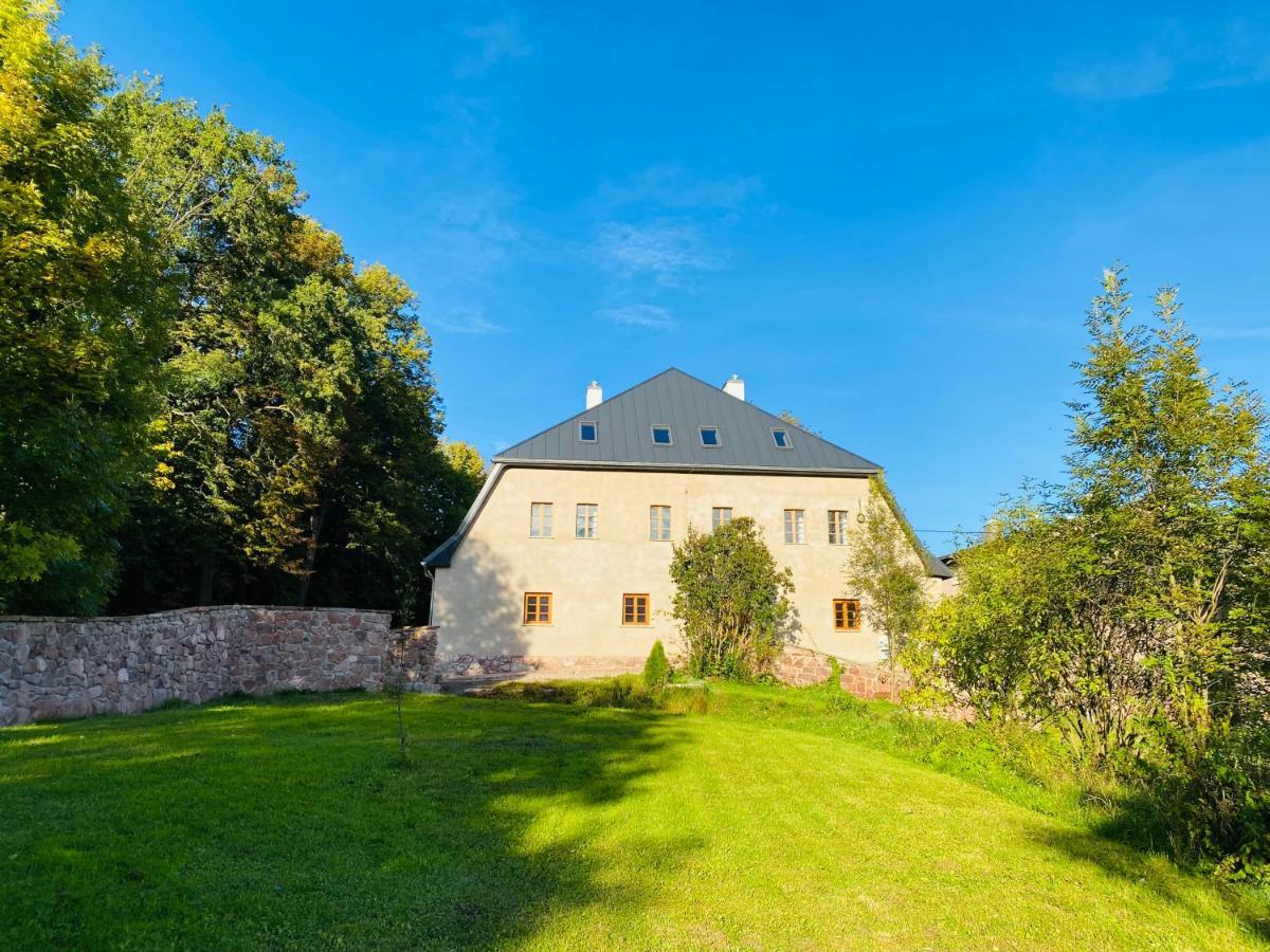 Zamek Sarny - Schloss Scharfeneck โควอตสโก ภายนอก รูปภาพ